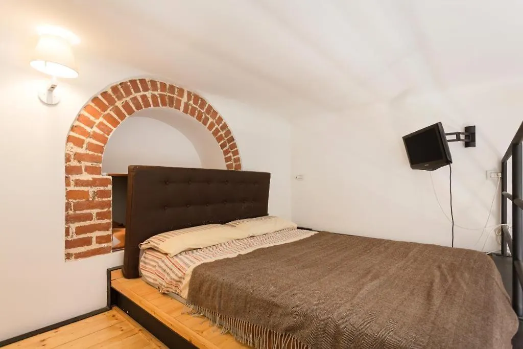 Stylish Duplex On Two Levels 15 Mins From Duomo Italien