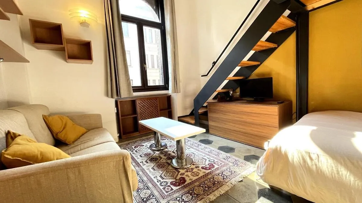 Lägenhet Stylish Duplex On Two Levels 15 Mins From Duomo Italien