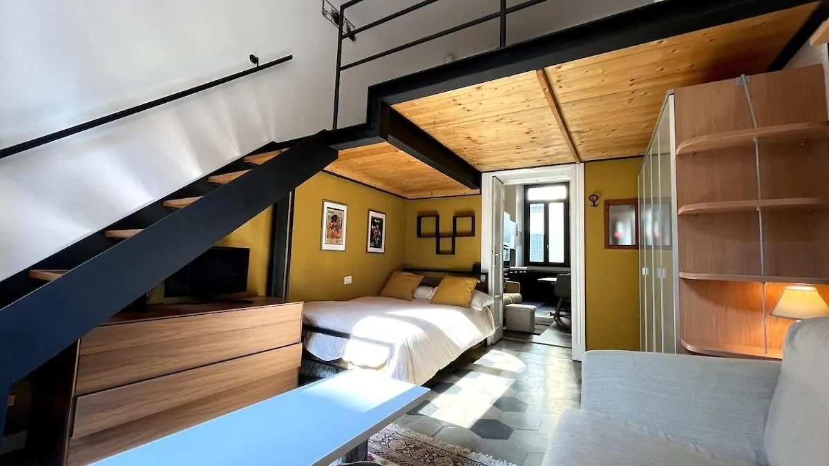 Lägenhet Stylish Duplex On Two Levels 15 Mins From Duomo