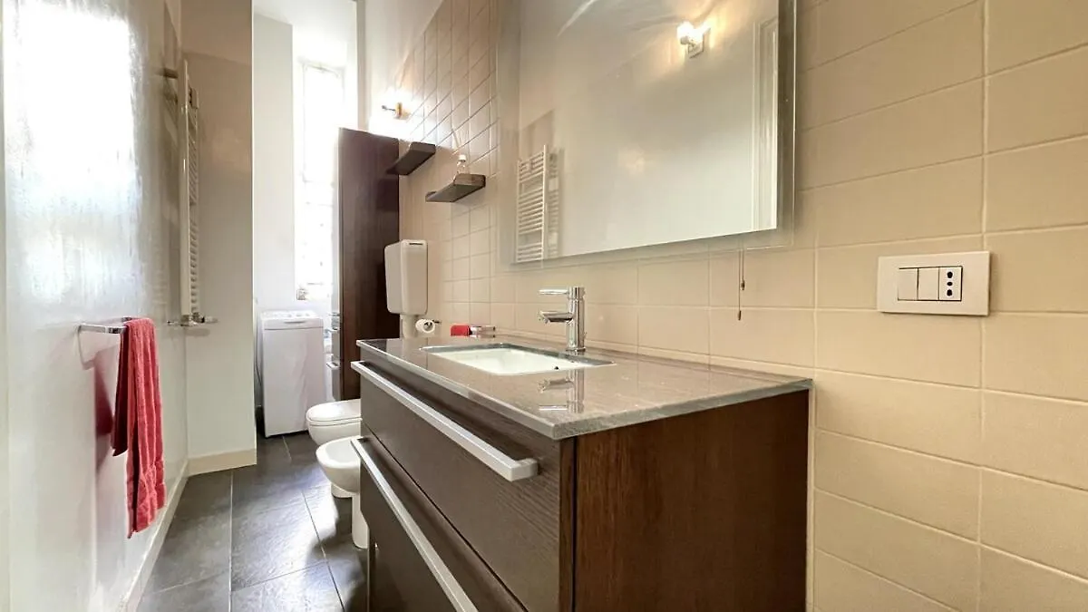 Stylish Duplex On Two Levels 15 Mins From Duomo 0*, Milano Italien